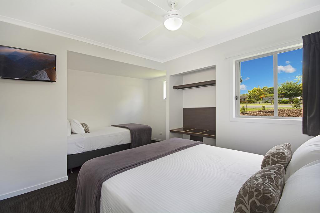 Cooroy Luxury Motel Apartments Oda fotoğraf