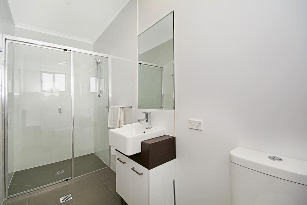 Cooroy Luxury Motel Apartments Oda fotoğraf
