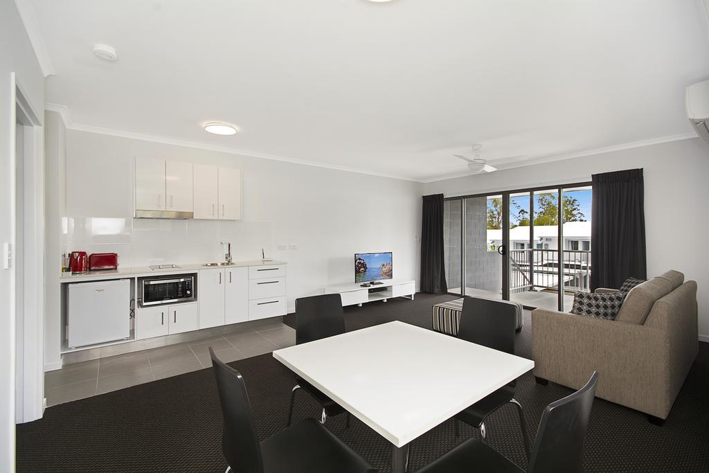 Cooroy Luxury Motel Apartments Oda fotoğraf